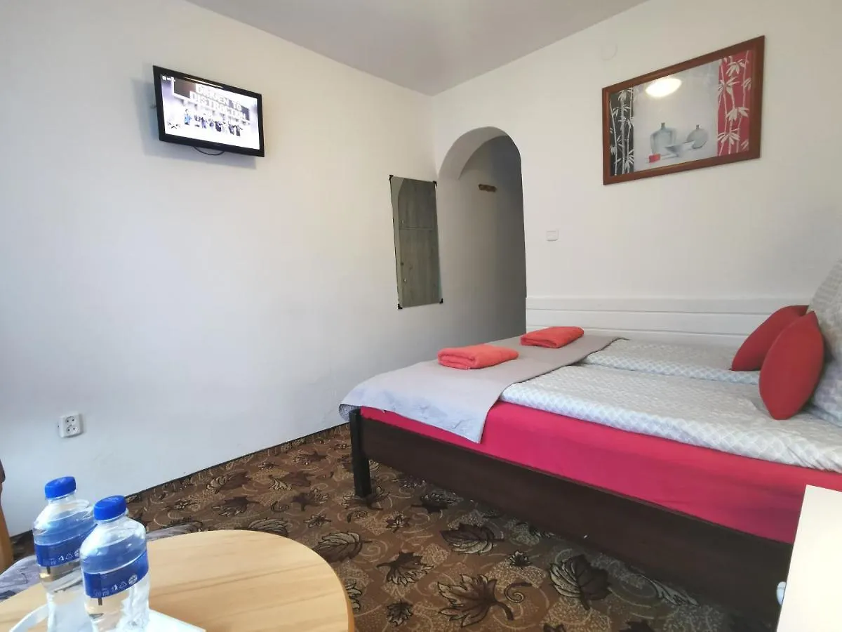 Malinowy Domek Karpacz Bed & Breakfast